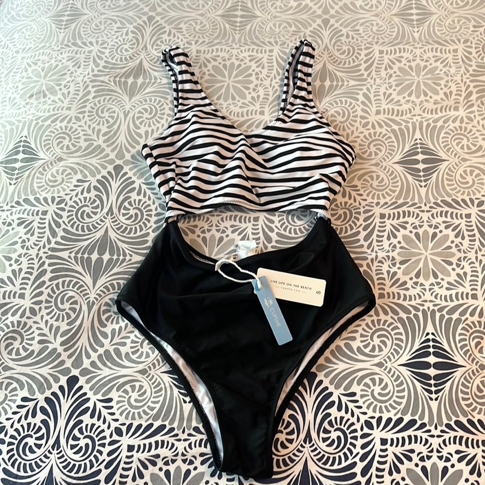 Nwt CUPshe one piece swimsuit black and white stripe size small